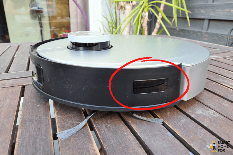Der Wandsensor des Ecovacs Deebot X1 Turbo ist eingekreist